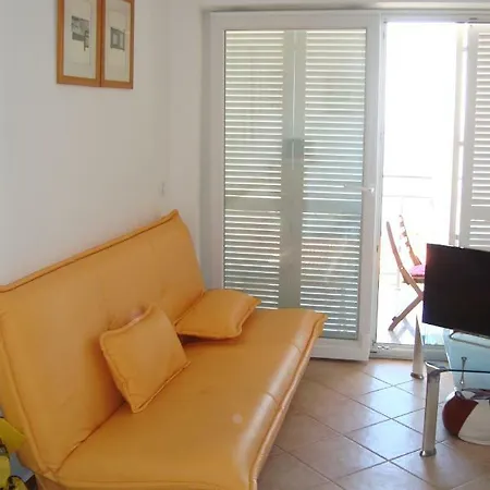 Golf Apartment *